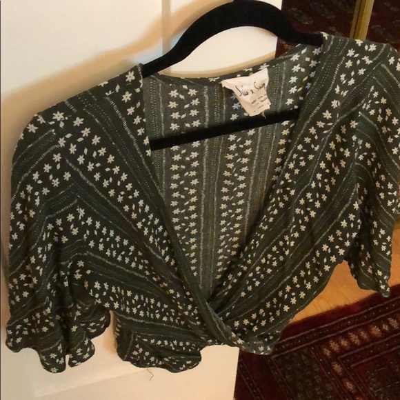 Swing sleeves wrap blouse. - Picture 1 of 4